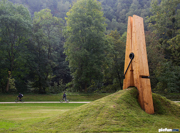 giant-clothespin-sculpture.jpg