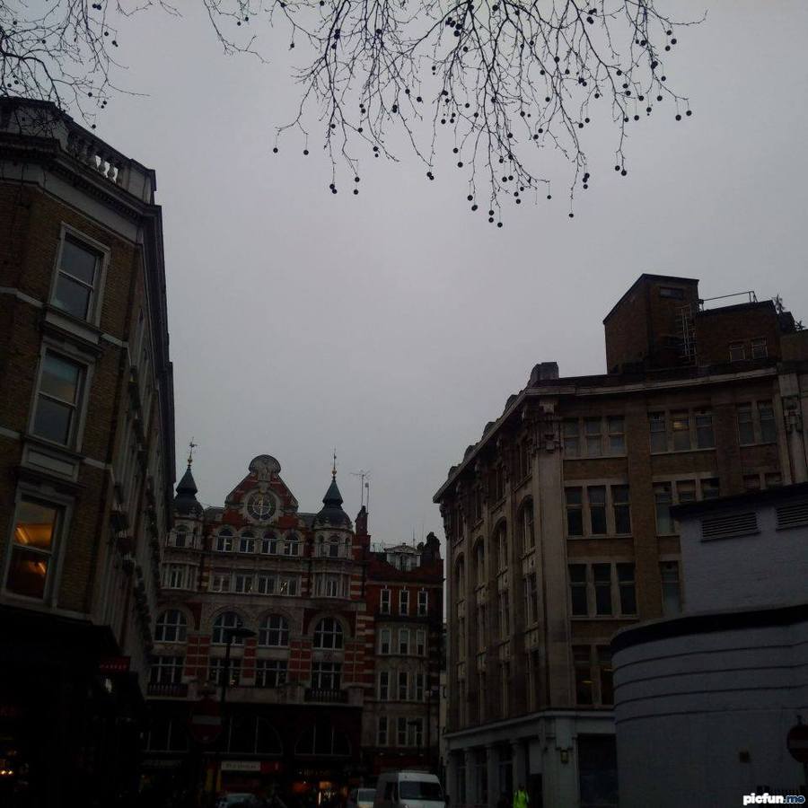 sun-eclipse-in-london.jpg